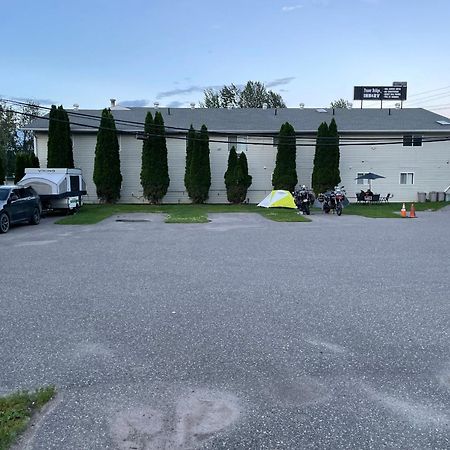 Fraser Bridge Inn Кунел Екстериор снимка