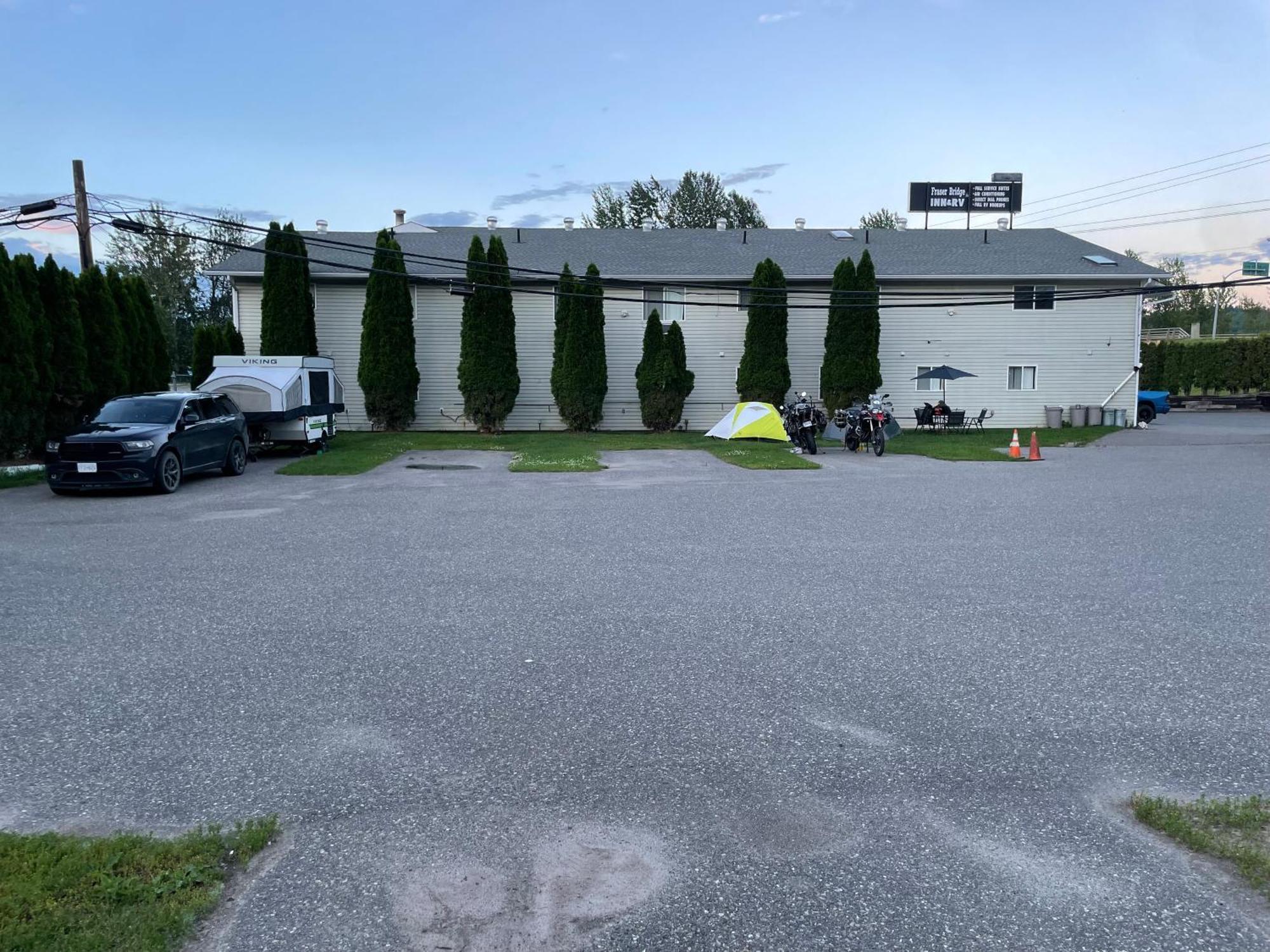 Fraser Bridge Inn Кунел Екстериор снимка