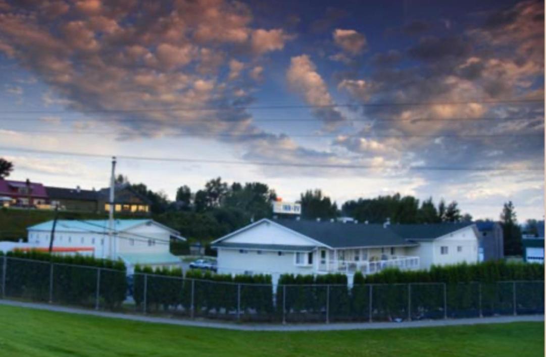 Fraser Bridge Inn Кунел Екстериор снимка