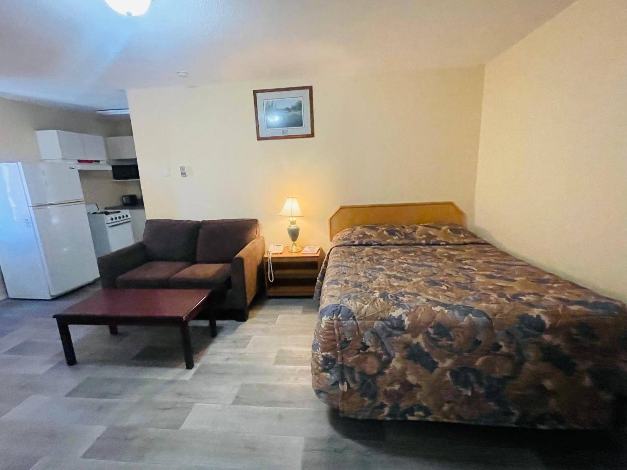 Fraser Bridge Inn Кунел Екстериор снимка
